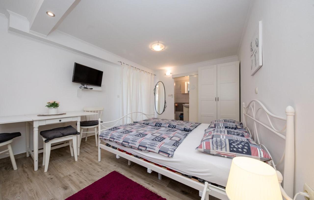 Apartments Makaus Supetarska Draga Extérieur photo
